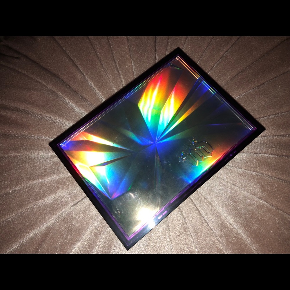 Urban Decay “Distortion” Eyeshadow Palette